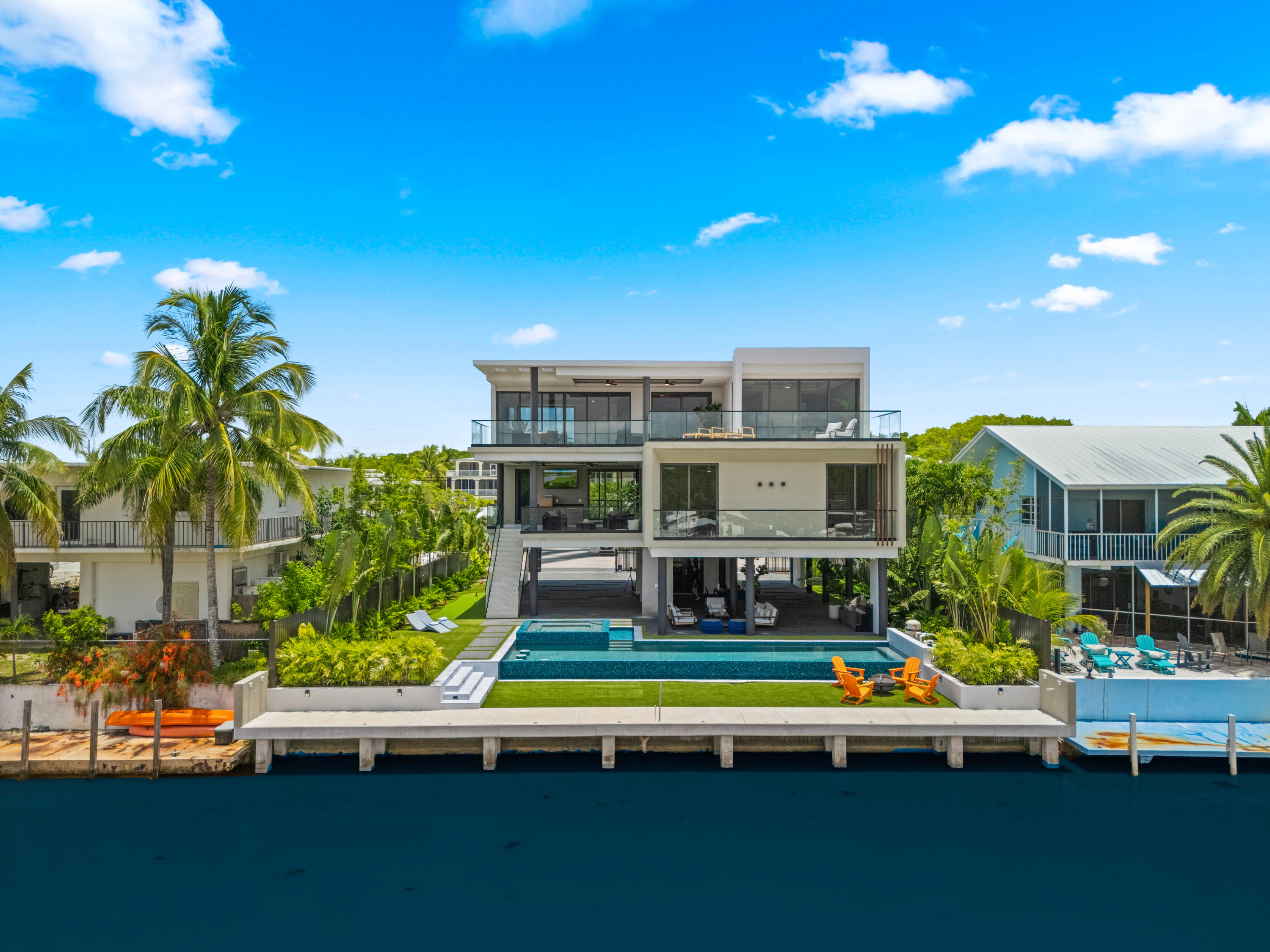 16 South Exuma Road Key Largo, FL 33037 - Photo 2 of 16 2026_06_18 16 S EXUMA BHGRE-99