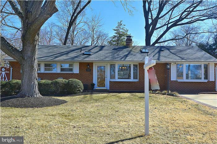 5305 Landgrave Lane Springfield, VA 22151 - Photo 1 of 24 Exterior (Front)