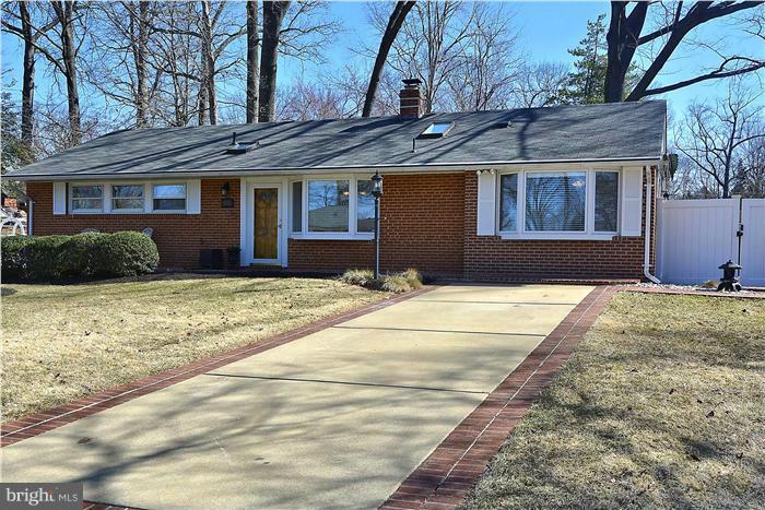 5305 Landgrave Lane Springfield, VA 22151 - Photo 2 of 24 Exterior (General)