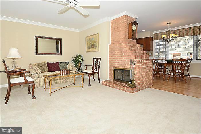 5305 Landgrave Lane Springfield, VA 22151 - Photo 12 of 24 Living Room
