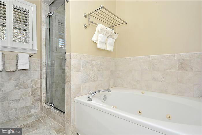 5305 Landgrave Lane Springfield, VA 22151 - Photo 18 of 24 Bath (Master)