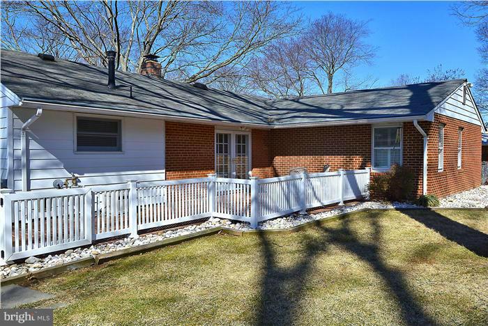 5305 Landgrave Lane Springfield, VA 22151 - Photo 3 of 24 Exterior (Rear)