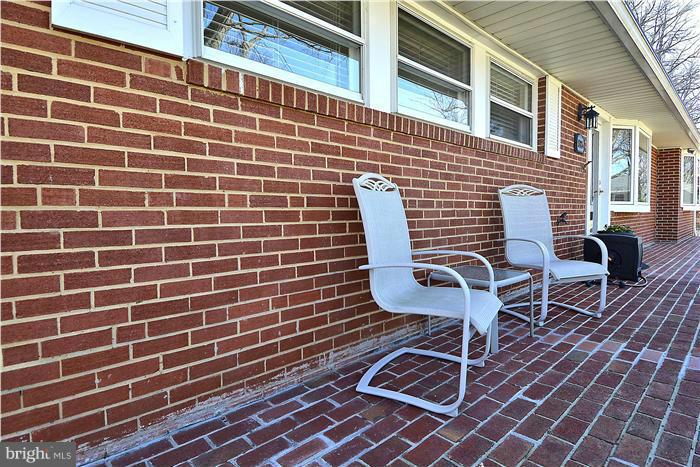 5305 Landgrave Lane Springfield, VA 22151 - Photo 4 of 24 Exterior (Front)