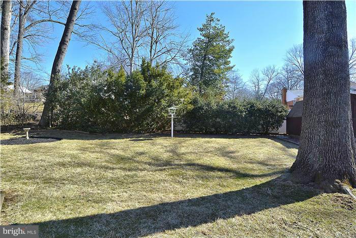 5305 Landgrave Lane Springfield, VA 22151 - Photo 6 of 24 Exterior (Rear)