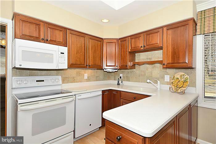 5305 Landgrave Lane Springfield, VA 22151 - Photo 9 of 24 Kitchen