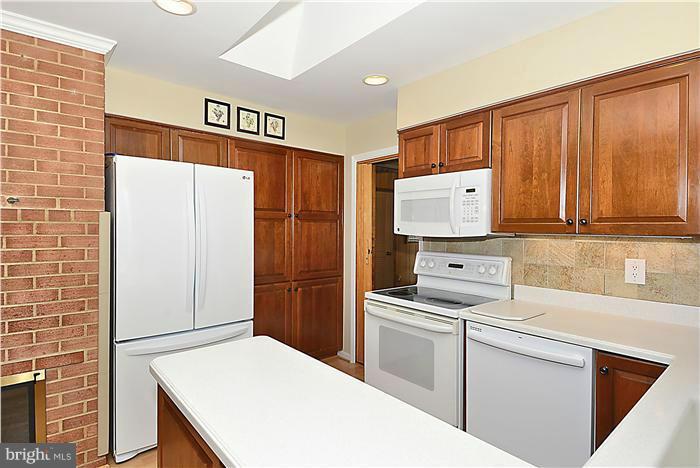 5305 Landgrave Lane Springfield, VA 22151 - Photo 10 of 24 Kitchen