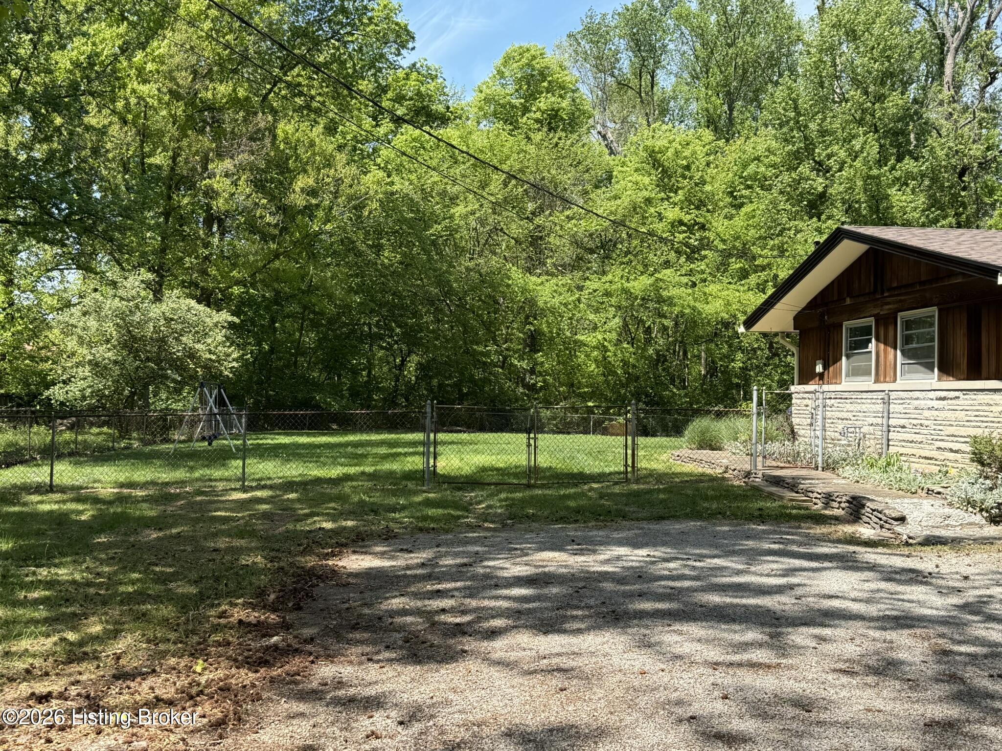 9307 Fairground Road Louisville, KY 40291 - Photo 31 of 33 IMG_1146
