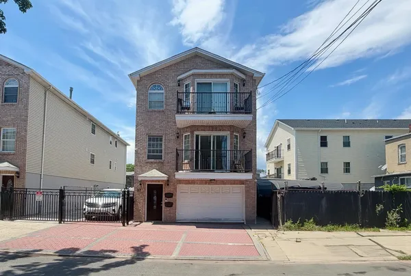 $3,600 | 87 Wallis Avenue, Unit 2, Jersey City, NJ 07306