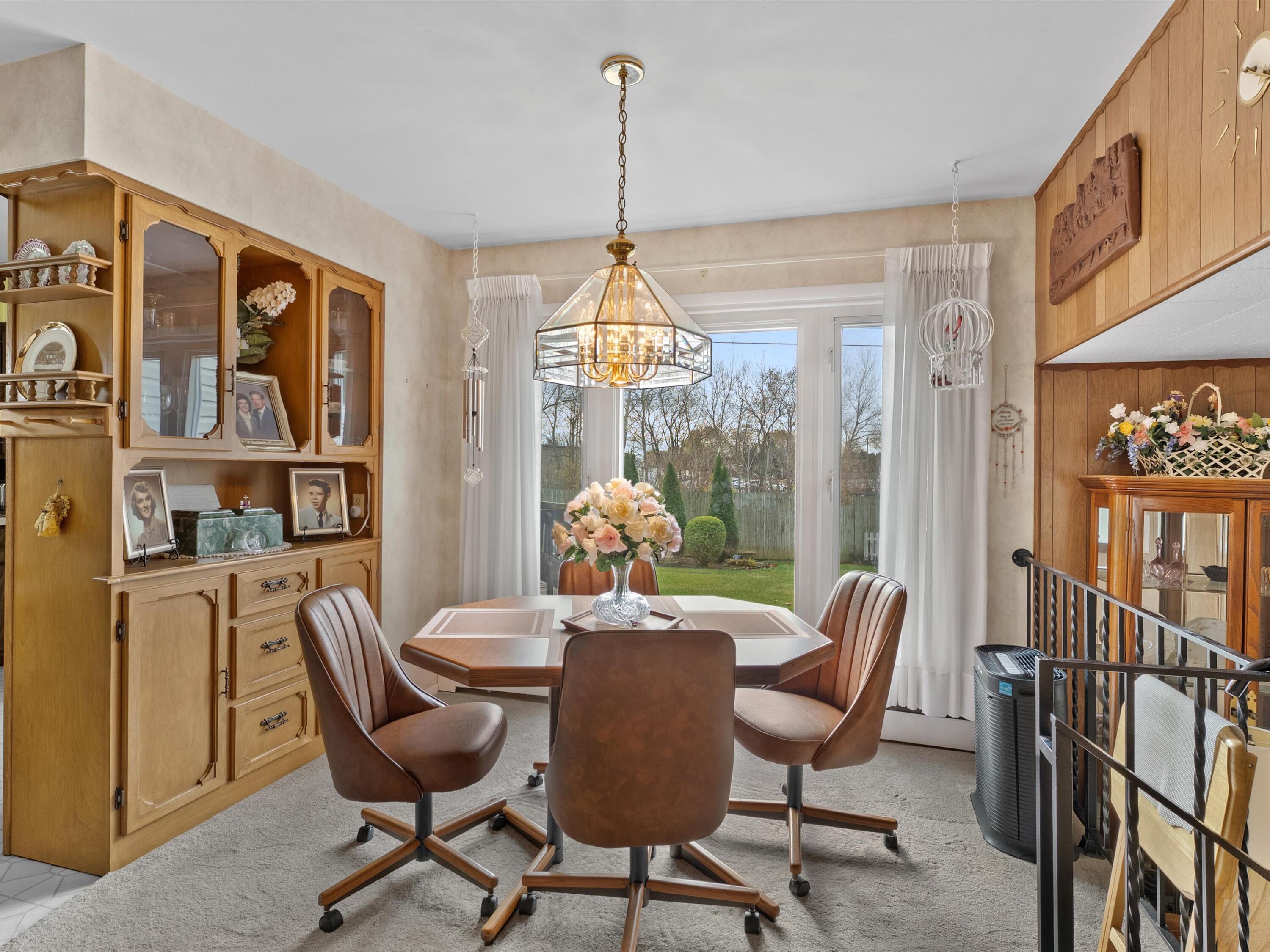 1501 George Street Manitowoc, WI 54220 - Photo 9 of 33 10 dining