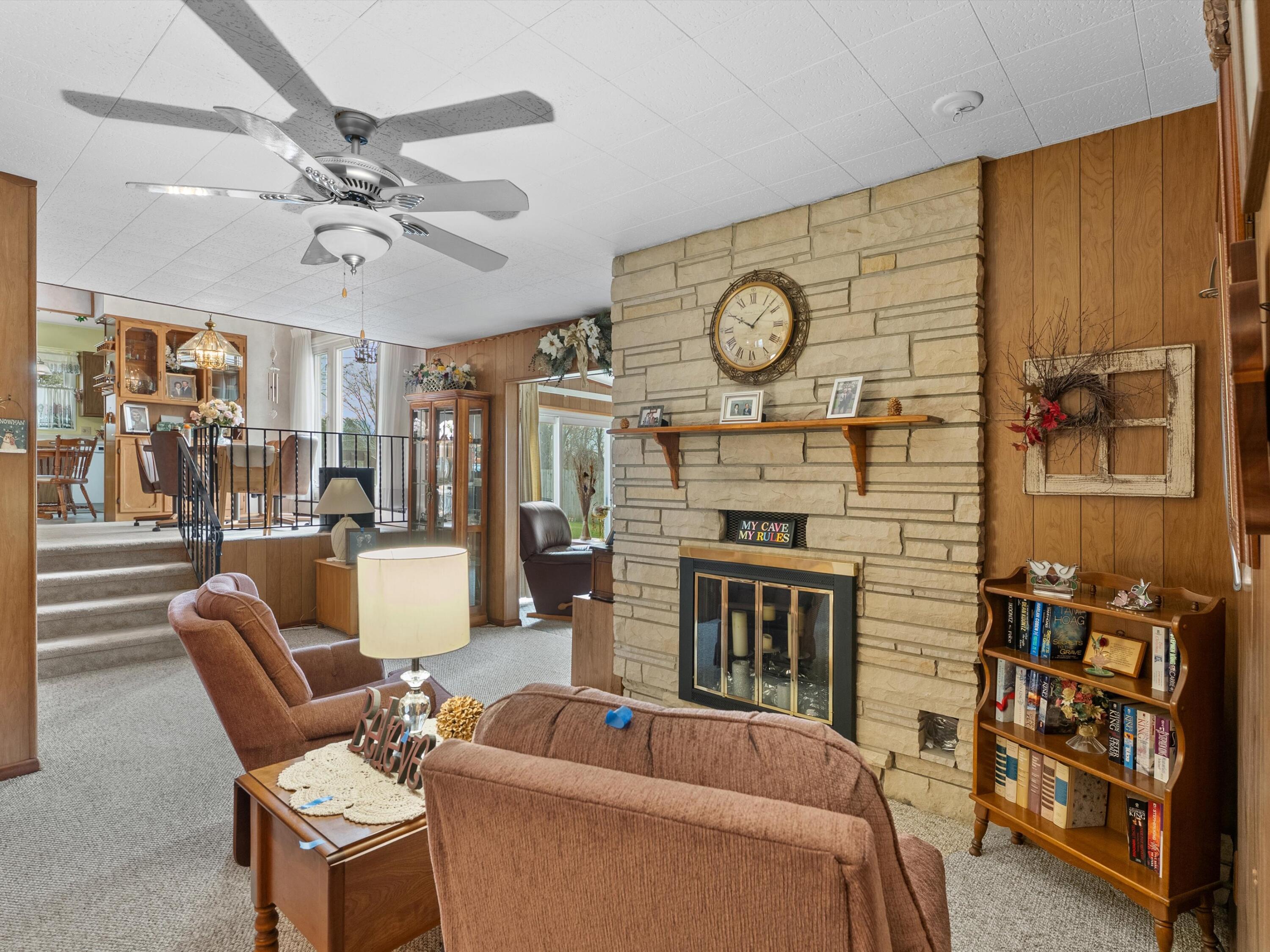 1501 George Street Manitowoc, WI 54220 - Photo 11 of 33 12 family room