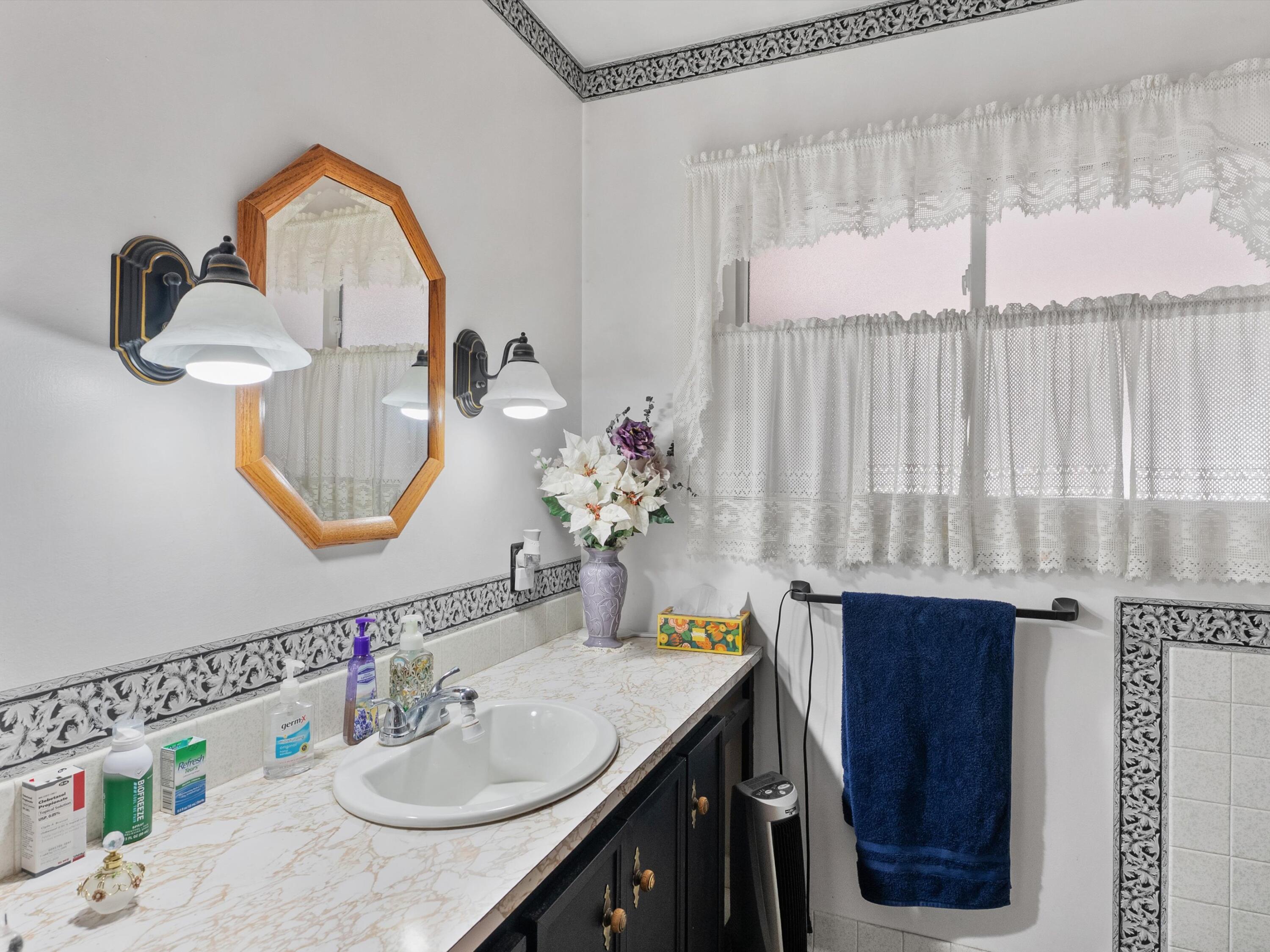 1501 George Street Manitowoc, WI 54220 - Photo 13 of 33 25 full bathroom