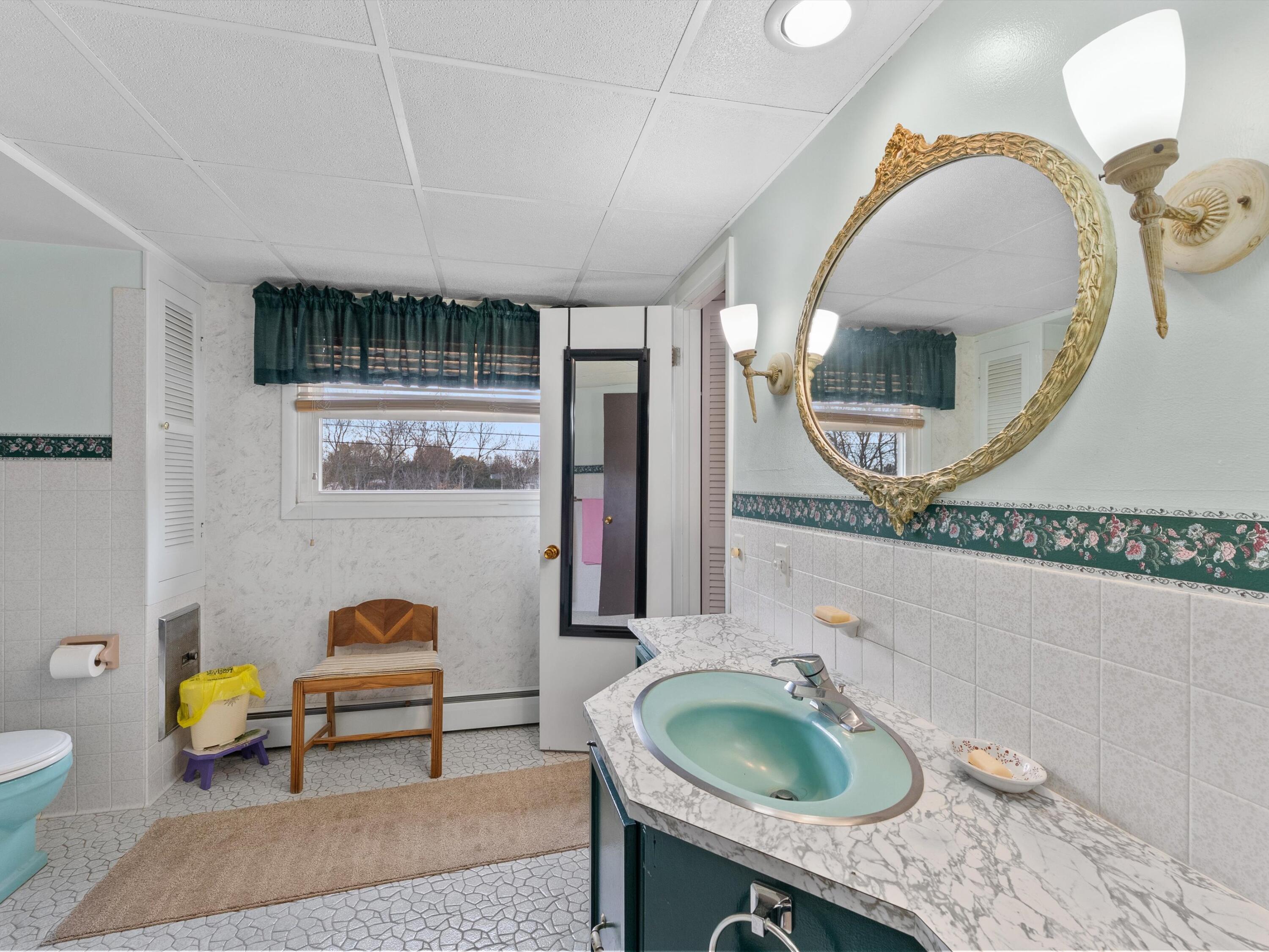 1501 George Street Manitowoc, WI 54220 - Photo 16 of 33 21 dual full bathroom with access to pri