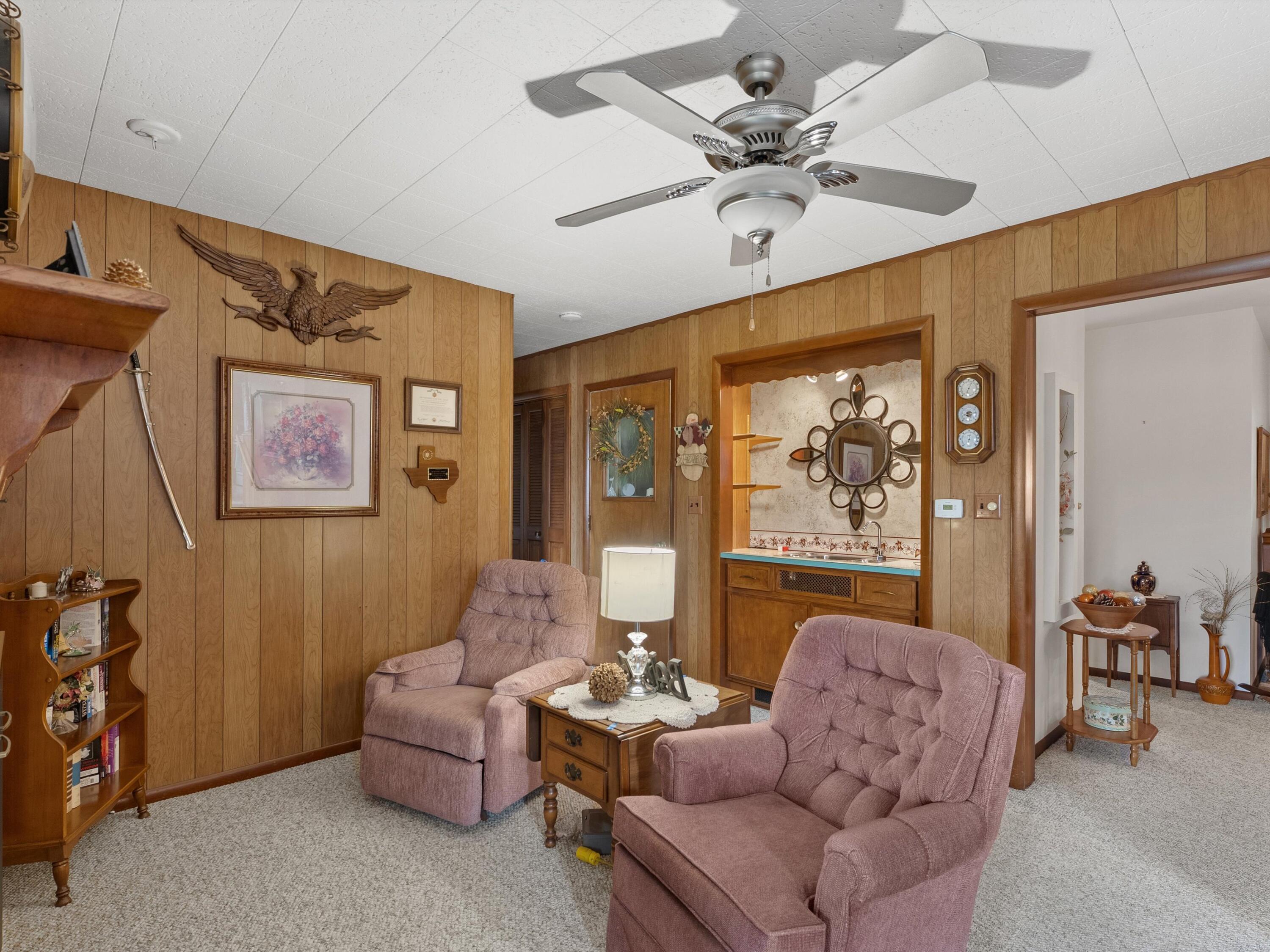 1501 George Street Manitowoc, WI 54220 - Photo 25 of 33 14 family room