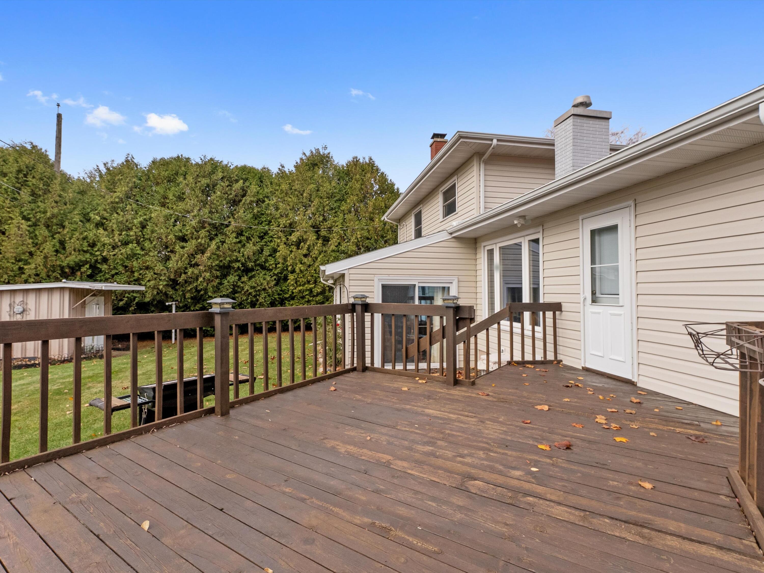 1501 George Street Manitowoc, WI 54220 - Photo 26 of 33 30 deck