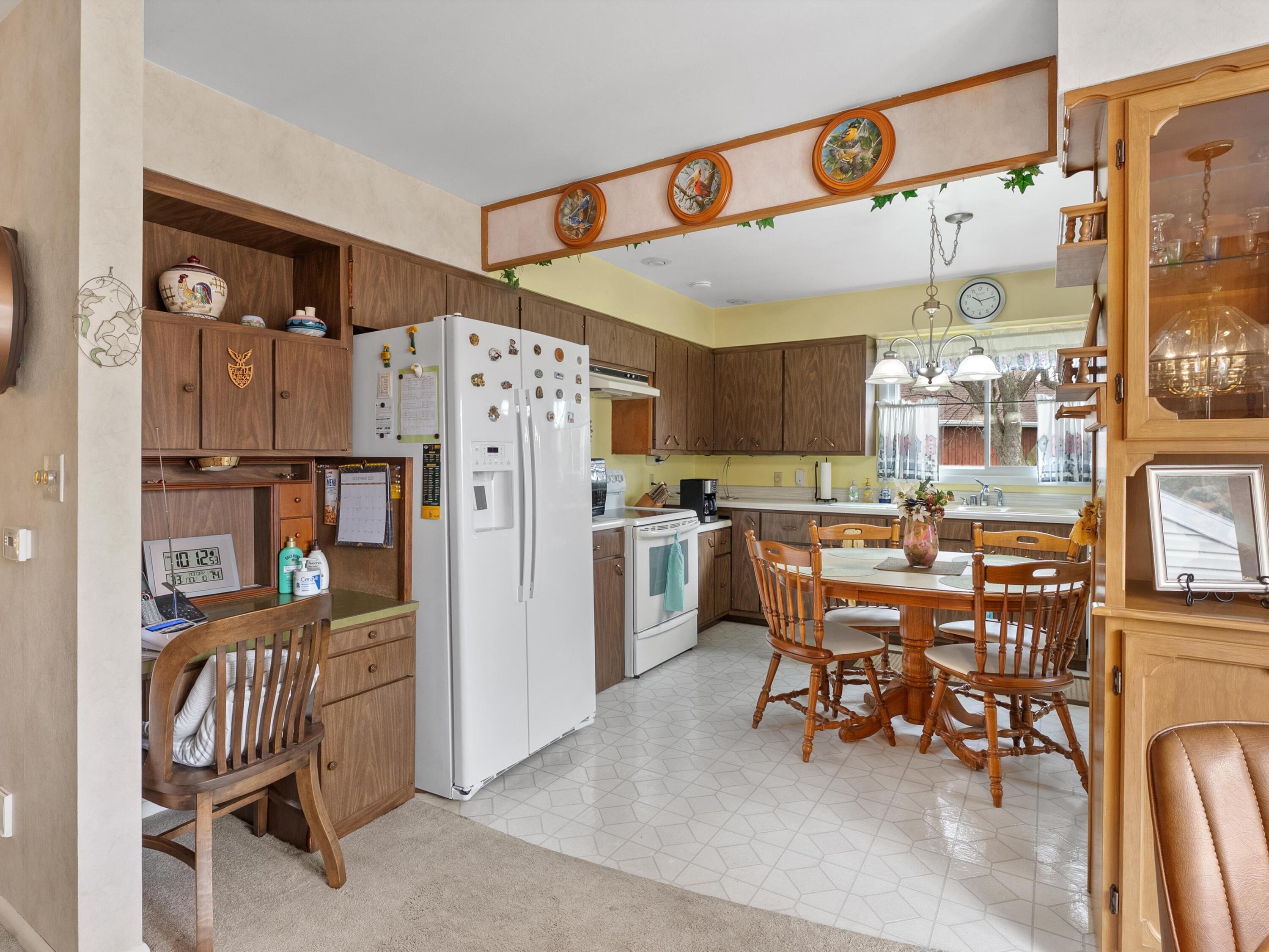 1501 George Street Manitowoc, WI 54220 - Photo 7 of 33 8 kitchen