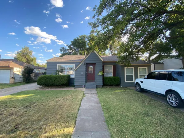 $1,800 | 3315 25th Street, Lubbock, TX 79410