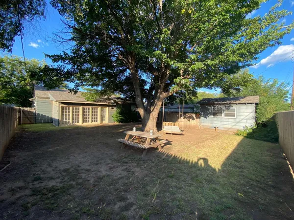 $1,800 | 3315 25th Street, Lubbock, TX 79410