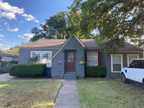 $1,800 | 3315 25th Street, Lubbock, TX 79410