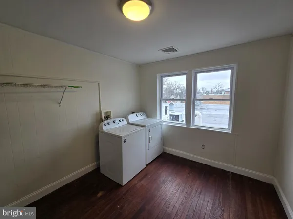 a view of utility room with washer and dryer