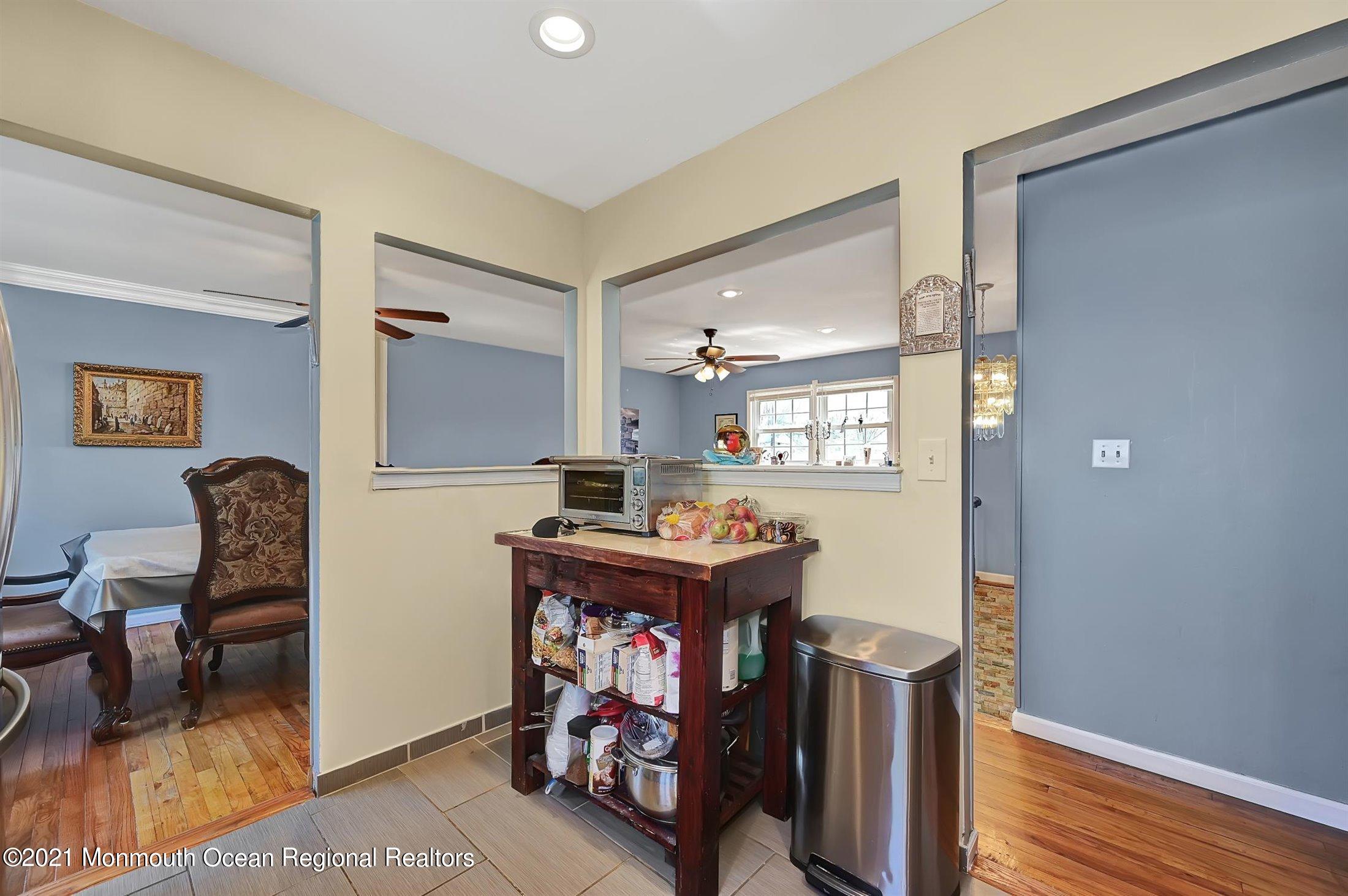 115 Old Queens Boulevard Manalapan, NJ 07726 - Photo 10 of 28 10-Kitchen