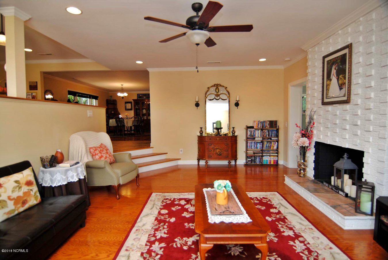 22 Partridge Road Wilmington, NC 28412 - Photo 3 of 30 21x15 Family Room