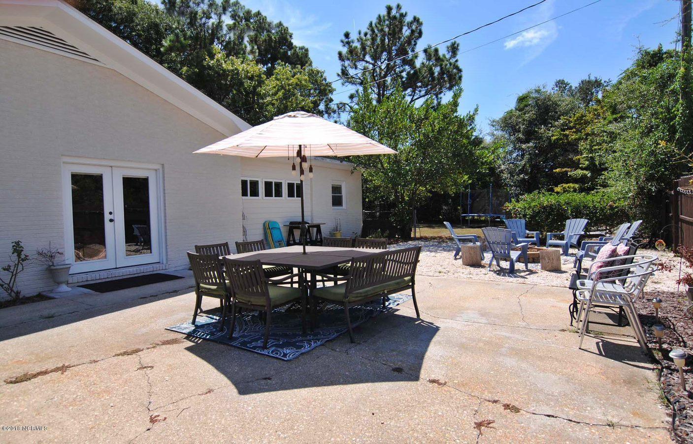 22 Partridge Road Wilmington, NC 28412 - Photo 4 of 30 Back Patio ... room to play and relax!