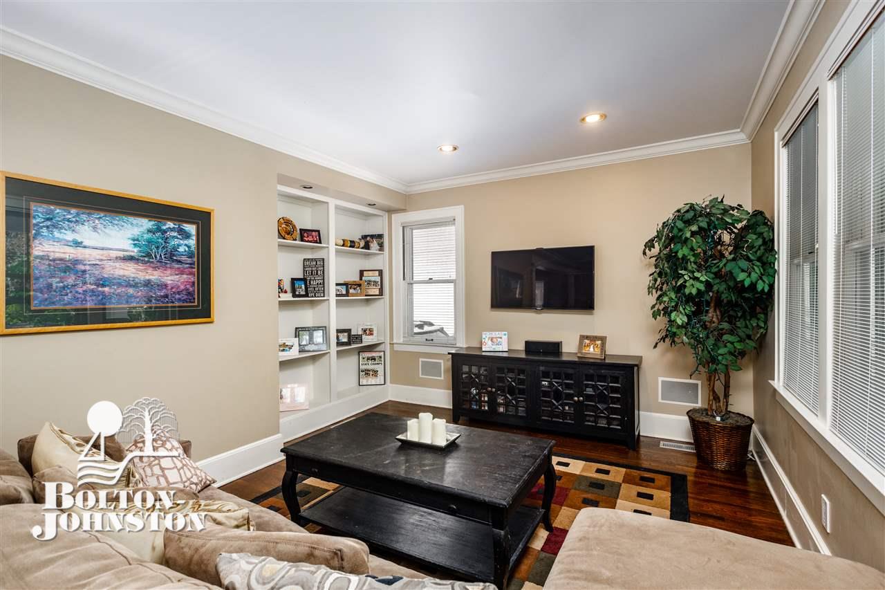 83 Mapleton Road Grosse Pointe, MI 48236 - Photo 7 of 36 Living Room