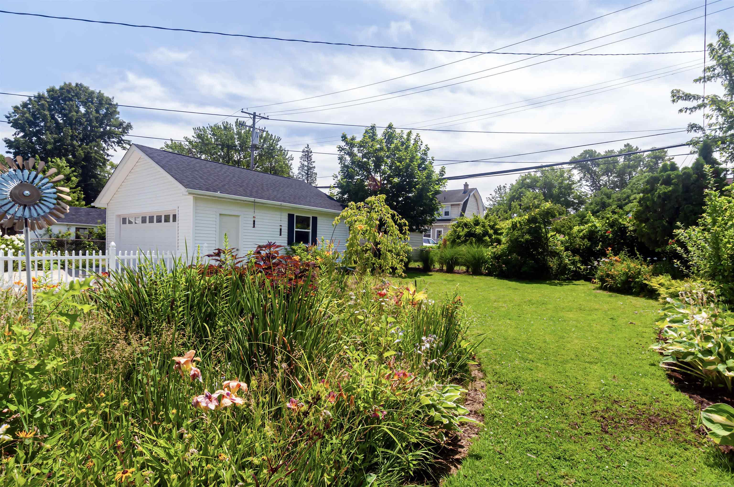 1723 Hawthorne Road Grosse Pointe, MI 48236 - Photo 46 of 47 50219839-2CA3AC17-7CBB-463F-AA7D-7A365D9DA0C5.JPG