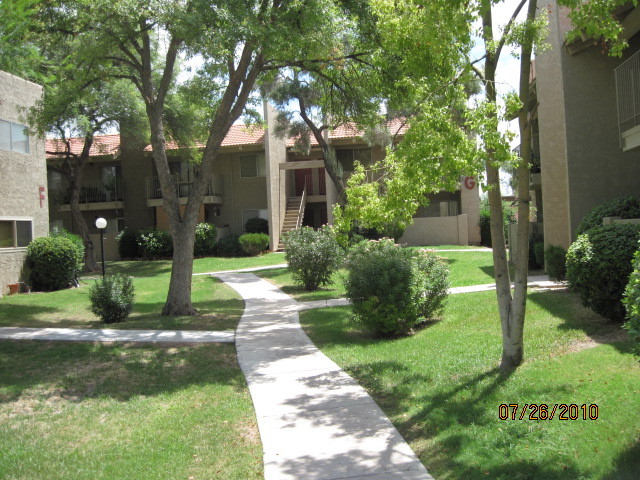 5525 East Thomas Road, Unit H4 Phoenix, AZ 85018 - Photo 1 of 5 Charming community