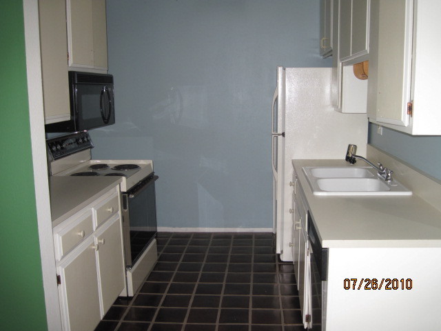 5525 East Thomas Road, Unit H4 Phoenix, AZ 85018 - Photo 3 of 5 Kitchen