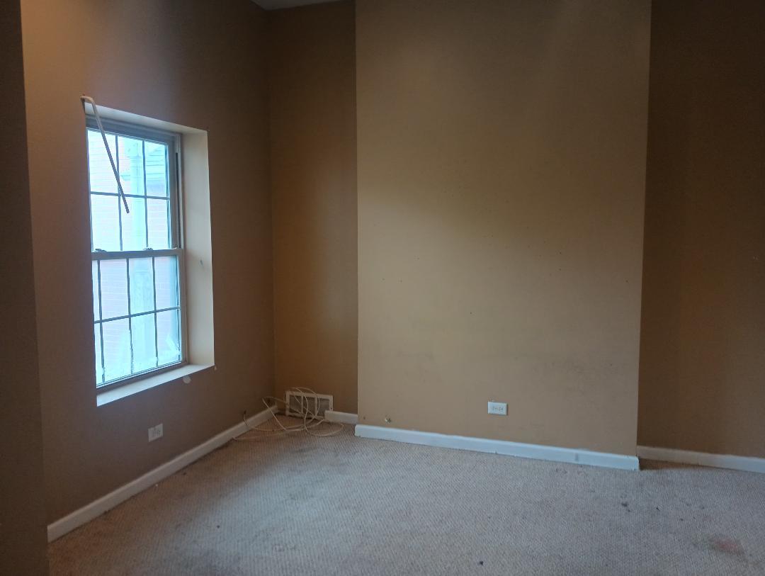 2236 West Monroe Street Chicago, IL 60612 - Photo 15 of 36 an empty room with windows