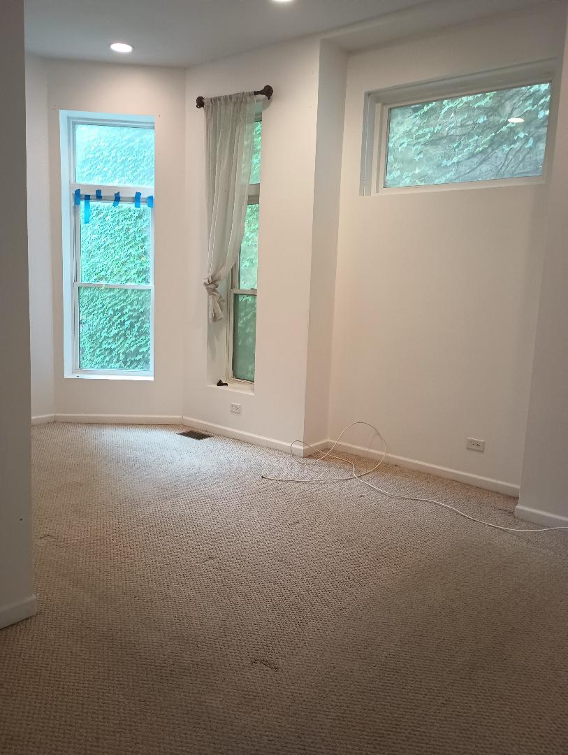 2236 West Monroe Street Chicago, IL 60612 - Photo 25 of 36 an empty room with windows and closet