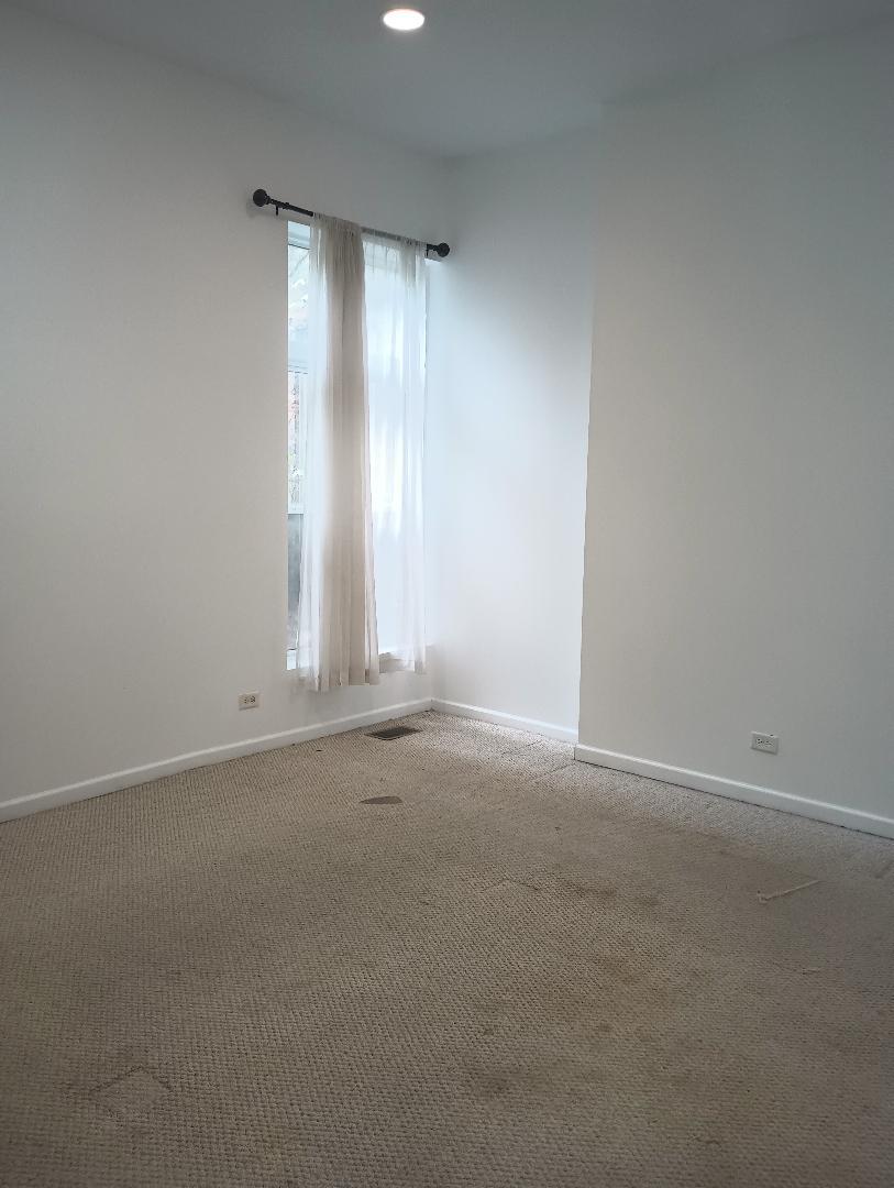 2236 West Monroe Street Chicago, IL 60612 - Photo 26 of 36 an empty room with a empty space and a window