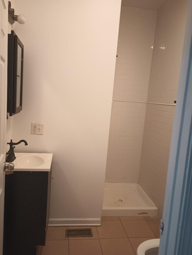 2236 West Monroe Street Chicago, IL 60612 - Photo 28 of 36 a bathroom with a sink a toilet and mirror