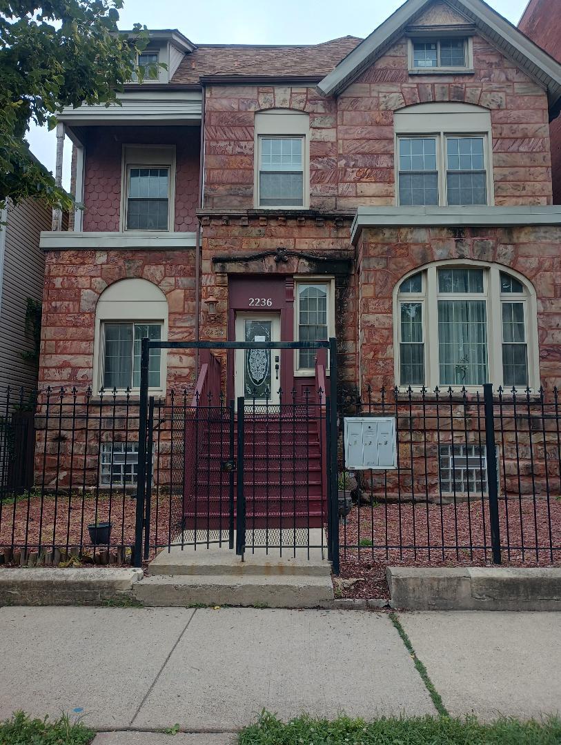 2236 West Monroe Street Chicago, IL 60612 - Photo 31 of 36 a front view of a house