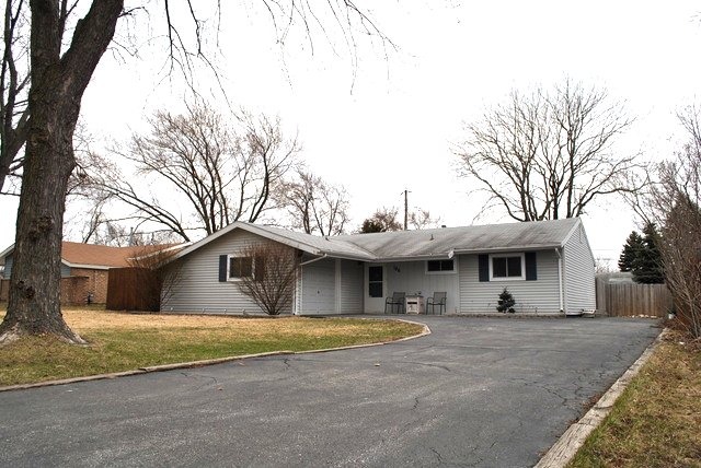 186 Queenswood Road Bolingbrook, IL 60440 - Photo 1 of 18