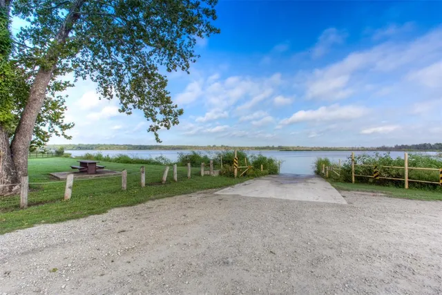 $875,000 | 1662 Rogers Road, Newark, TX 76071