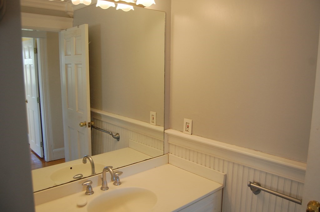 5 Simmons Road Nahant, MA 01908 - Photo 18 of 20 Gallery Image 18