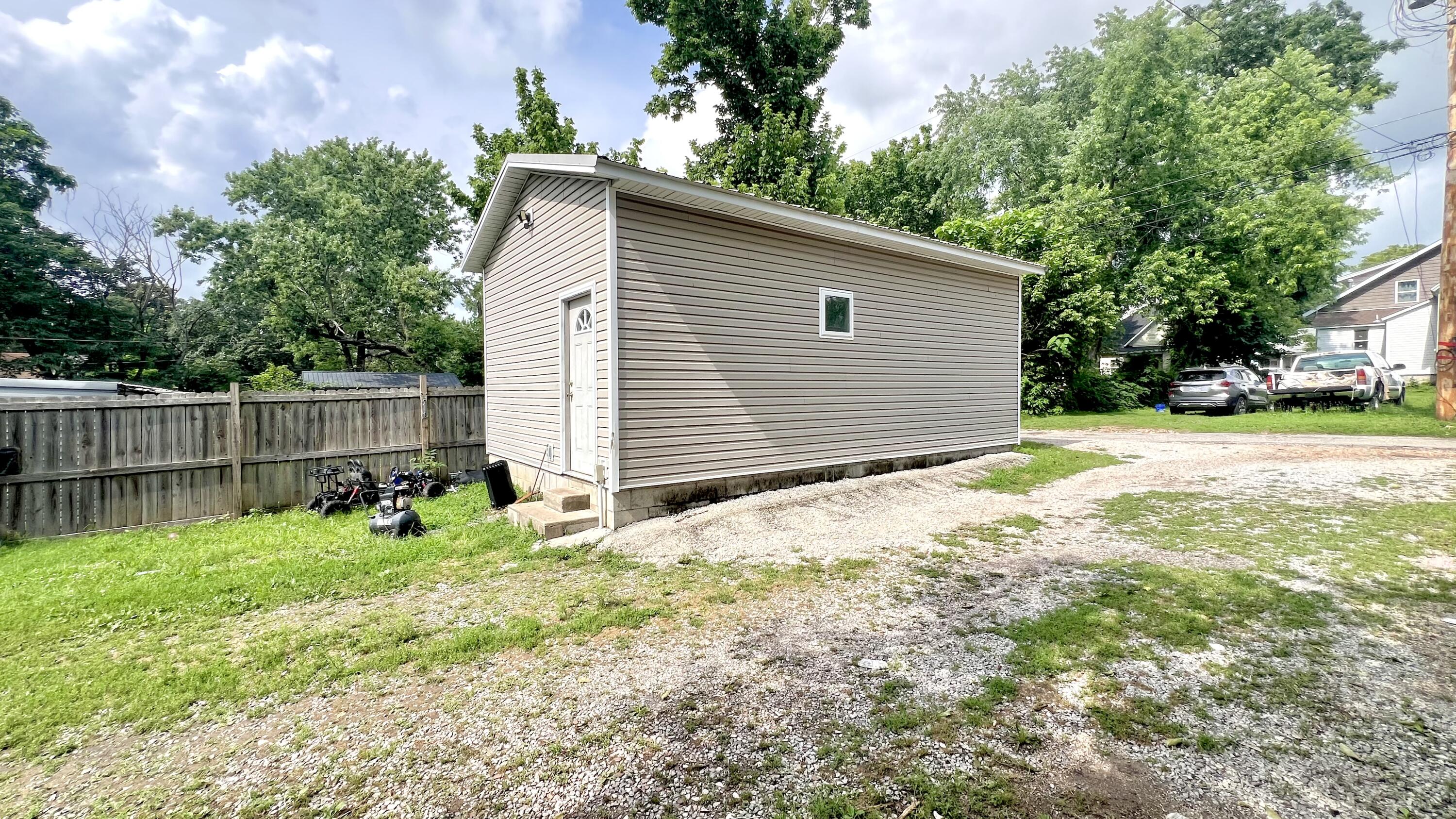 711 4th Street Monett, MO 65708 - Photo 5 of 14 IMG_8927