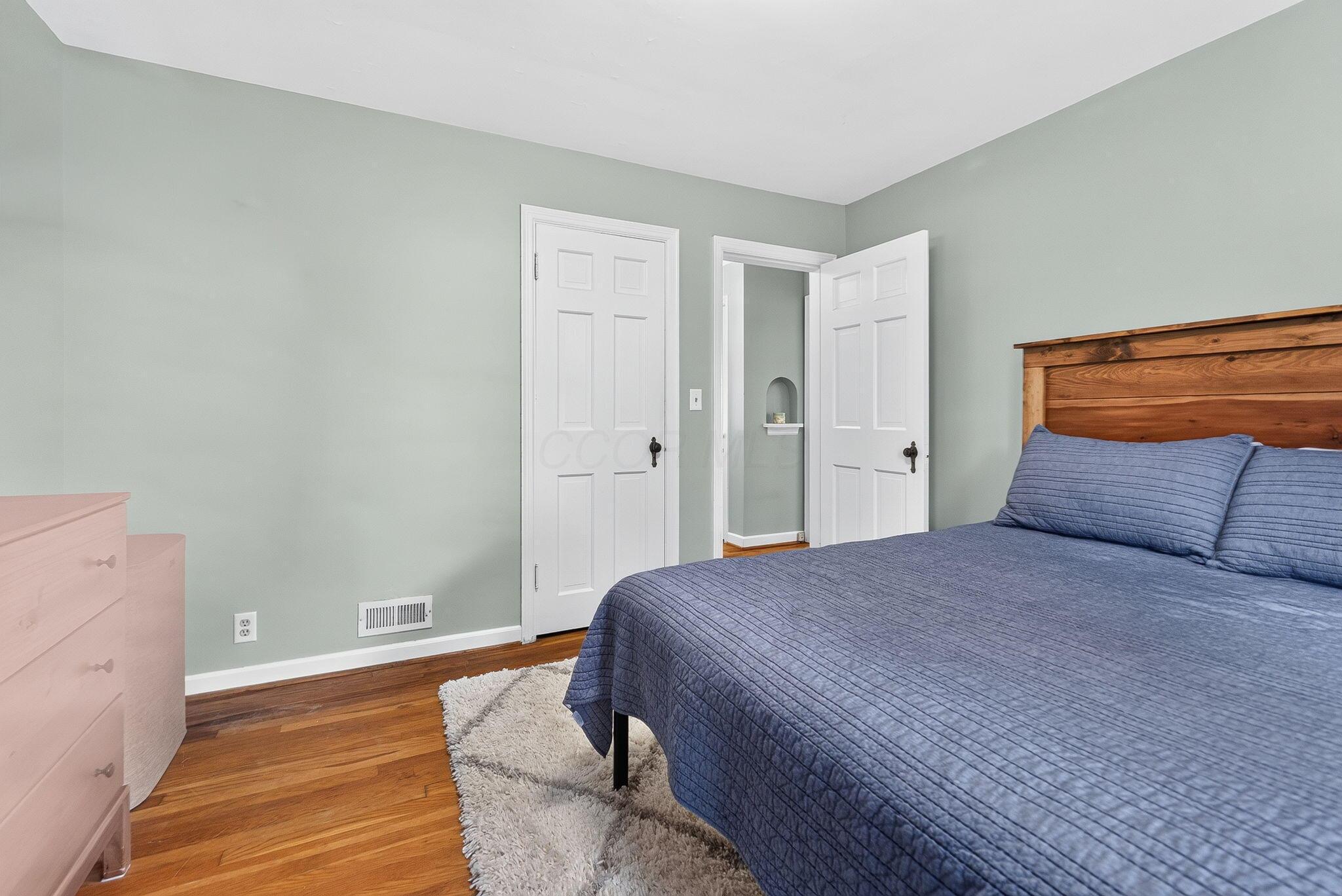 492 Wetmore Road Columbus, OH 43214 - Photo 27 of 55 Hardwood flooring complements light-colored walls and white trim