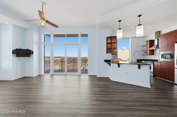 $525,000 | 400 West North Street, Unit 810, Raleigh, NC 27603