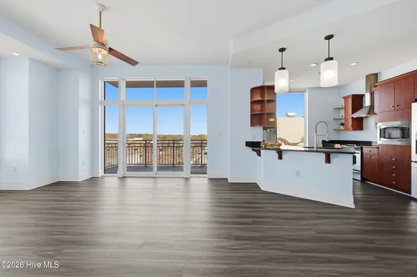 $525,000 | 400 West North Street, Unit 810, Raleigh, NC 27603