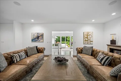 $2,099,000 | 920 Pine Tree Lane, Winnetka, IL 60093