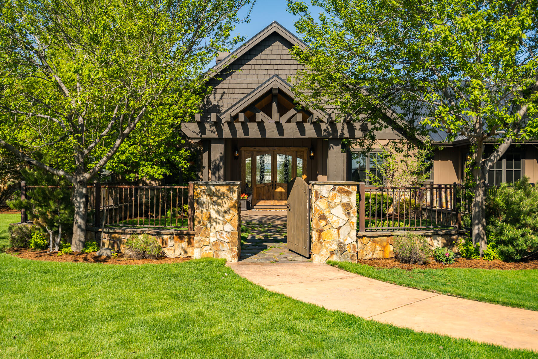 20460 Harper Road Bend, OR 97703 - Photo 6 of 105 JH5_1157