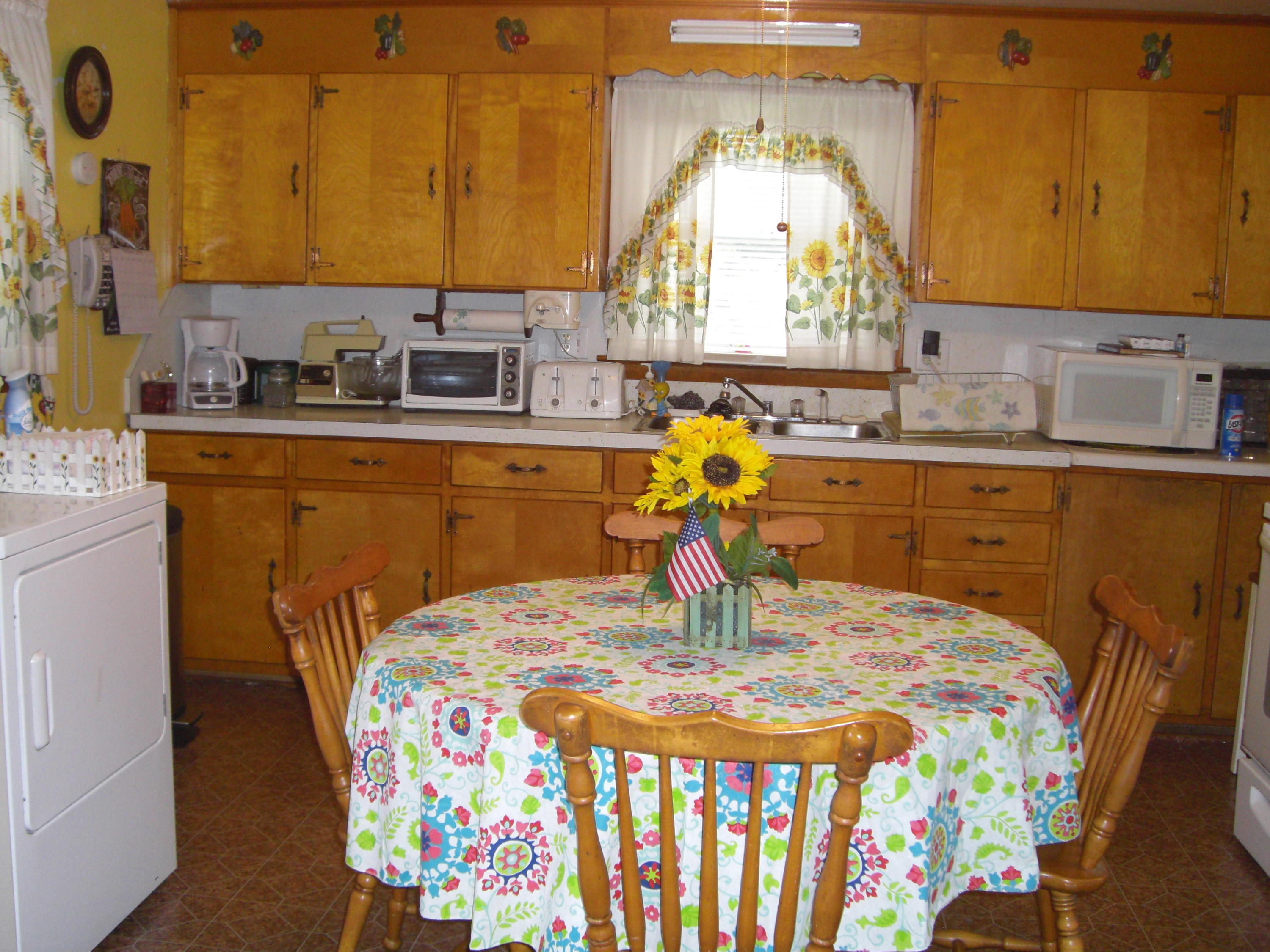 4461 Goodman Road Roanoke, VA 24014 - Photo 11 of 18 Kitchen View