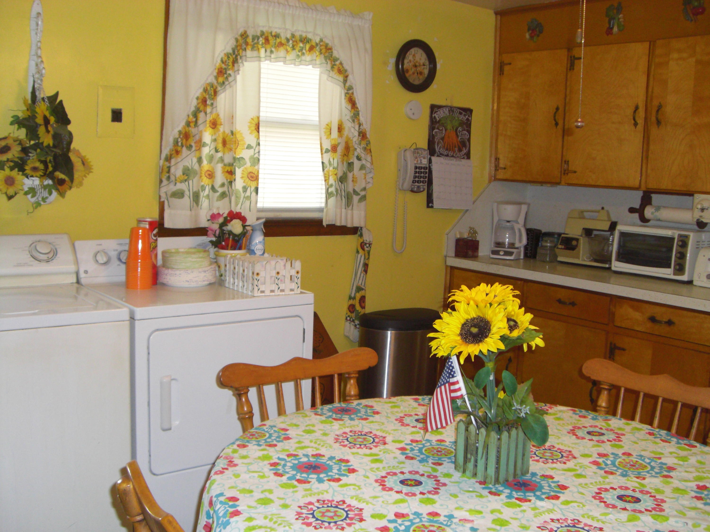 4461 Goodman Road Roanoke, VA 24014 - Photo 12 of 18 Kitchen View