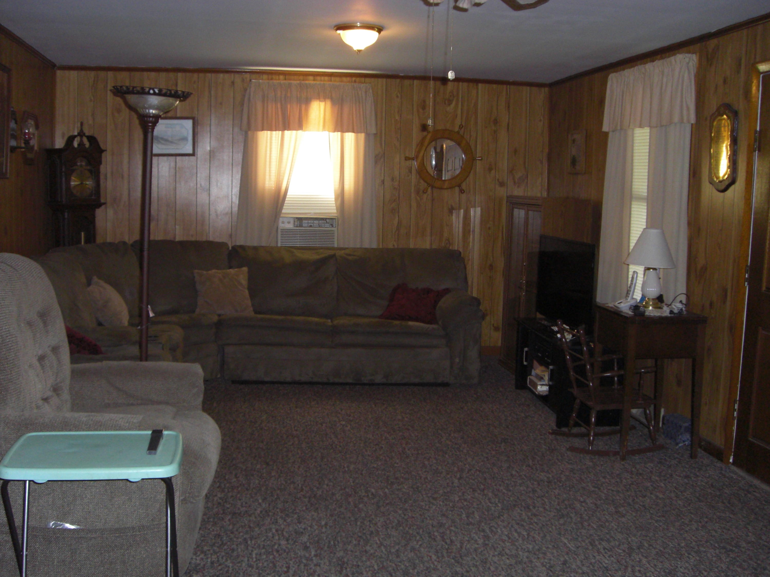 4461 Goodman Road Roanoke, VA 24014 - Photo 14 of 18 Living Room