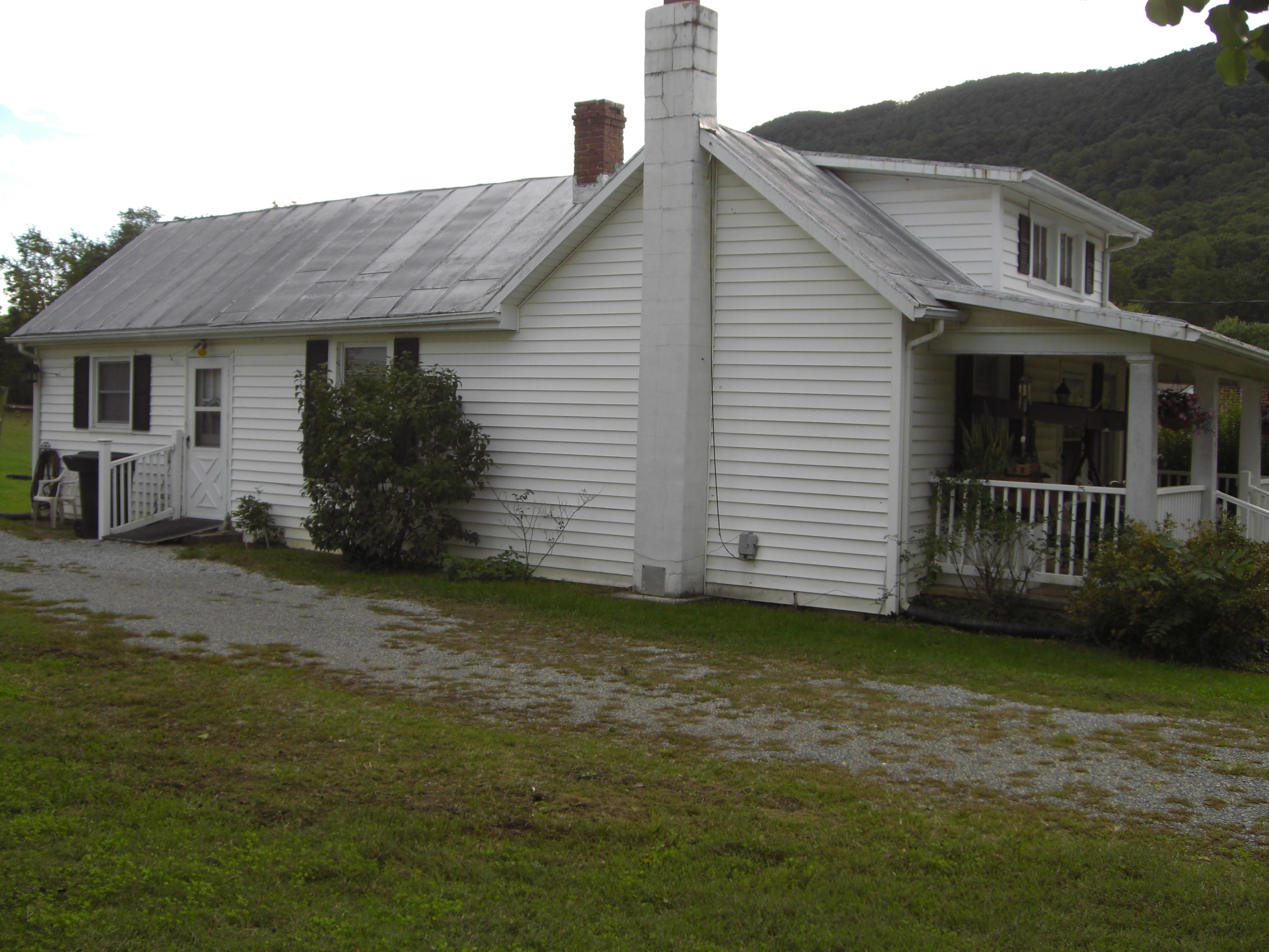4461 Goodman Road Roanoke, VA 24014 - Photo 3 of 18 Side View