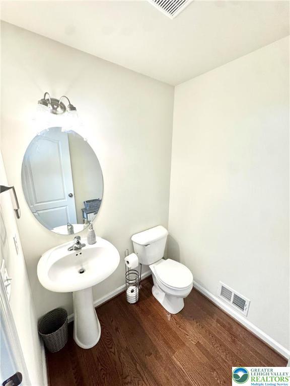 370 Redclover Lane Allentown, PA 18104 - Photo 12 of 33 a bathroom with a sink toilet and a mirror