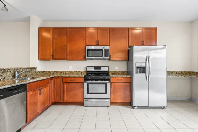 $2,900 | 57 Northfield Terrace, Unit 57, Wheeling, IL 60090